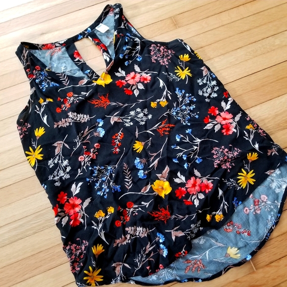 Old Navy Keyhole Tank - Picture 1 of 3